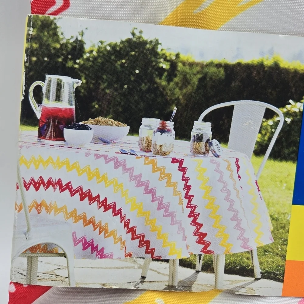Peanuts Zigzag Pattern Round Fabric Tablecloth